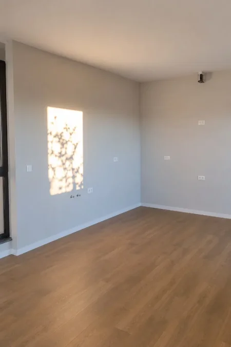 Tirane, jepet me qera zyre Kati 18, 160 m² 2.500 € (Tirana Garden Building , Rruga e Kavajës)