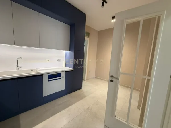 Tirane, jepet me qera apartament 2+1 Kati 4, 95 m² 750 € (liqeni i thate)