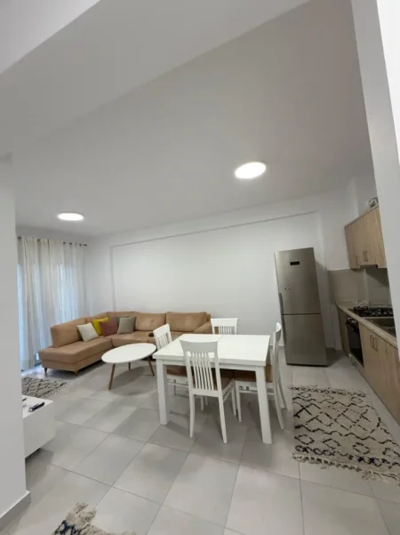 Tirane, jepet me qera apartament 2+1+Ballkon Kati 5, 80 m² 600 € (Kompleksi Golden Park 3)