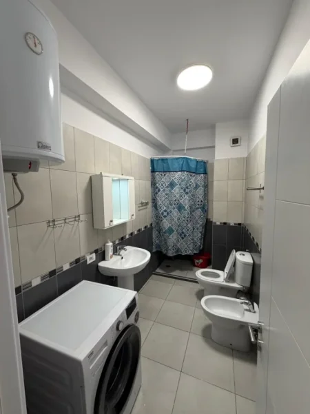 Tirane, jepet me qera apartament 2+1+Ballkon Kati 5, 80 m² 600 € (Kompleksi Golden Park 3)