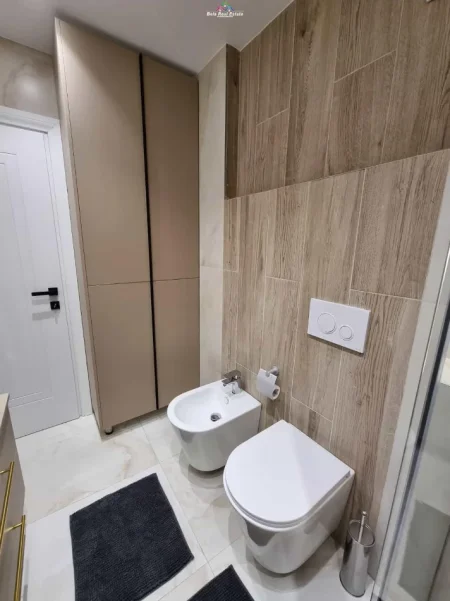 Tirane, jepet me qera apartament duplex 2+1 Kati 2, 110 m² 1.500 € (Rruga Urani Pano)