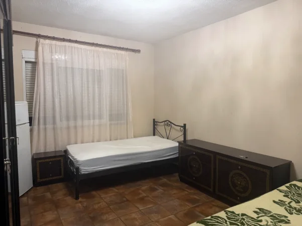 Tirane, ndarje qeraje me vajze apartament 3+1 Kati 9, 140 m² 230 € (Rruga Jani Kukuzeli)