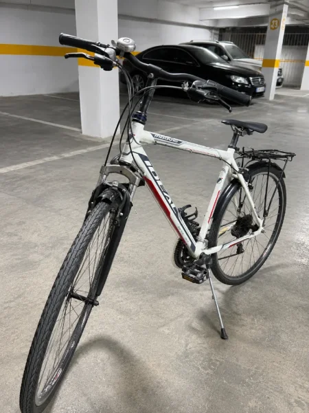 Tirane, shes IDEAL e bardhë 150 €