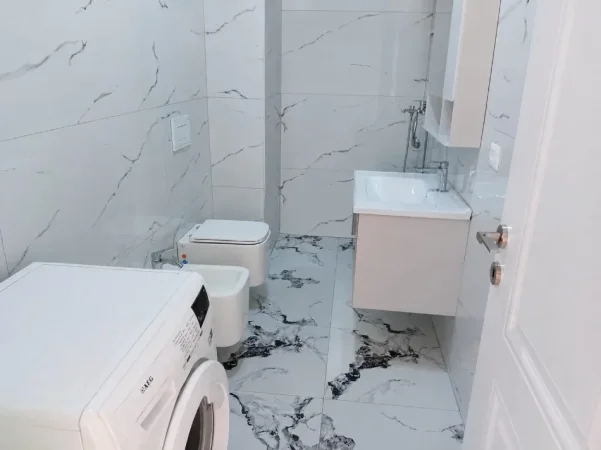 Tirane, jepet me qera apartament 2+1+Ballkon Kati 3, 100 m² 350 € (Rruga"Bulevardi Blu")