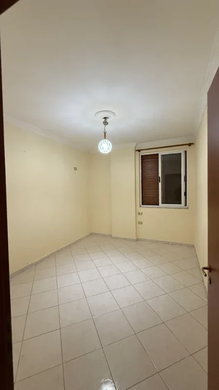 Tirane, jepet me qera apartament 3+1+Ballkon Kati 2, 750 € 