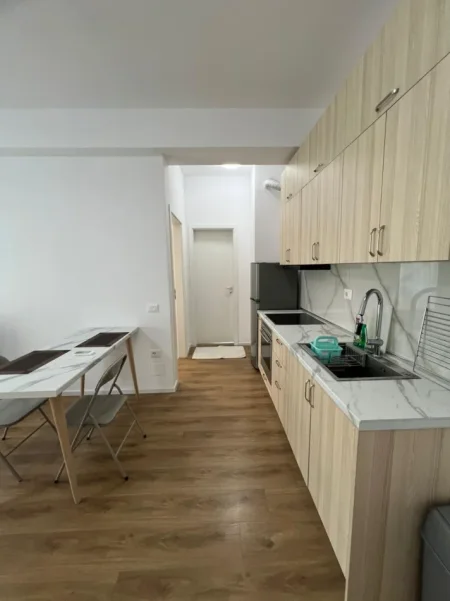 Tirane, jepet me qera apartament 1+1+Ballkon Kati 4, 60 m² 450 € 