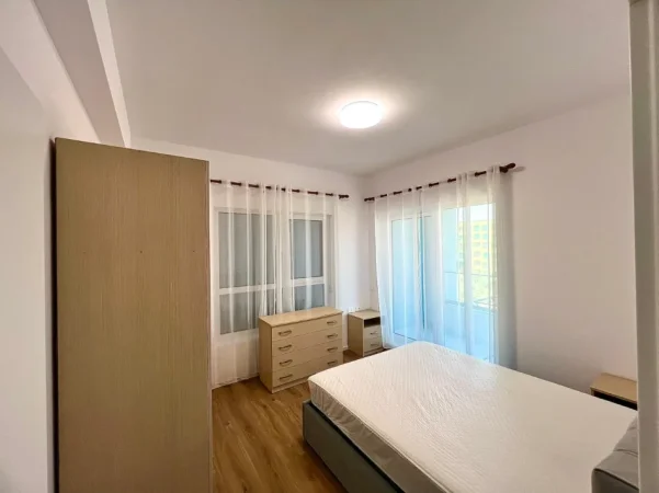 Tirane, jepet me qera apartament 1+1+Ballkon Kati 4, 60 m² 450 € 