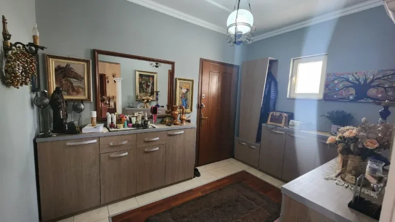 Tirane, jepet me qera apartament 2+1+Ballkon Kati 6, 140 m² 750 € (Pranë Ambasadës Amerikane)