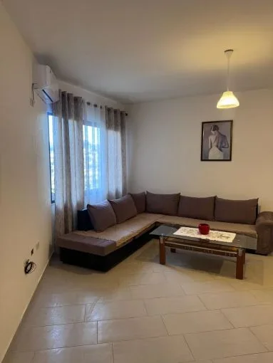 Tirane, jepet me qera apartament 1+1+Aneks+Ballkon Kati 3, 77 m² 400 € (Yzberisht)