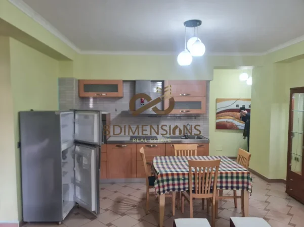 Tirane, jepet me qera apartament 1+1 Kati 2, 74 m² 600 € (Rruga e Durresit)