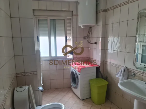 Tirane, jepet me qera apartament 1+1 Kati 2, 74 m² 600 € (Rruga e Durresit)