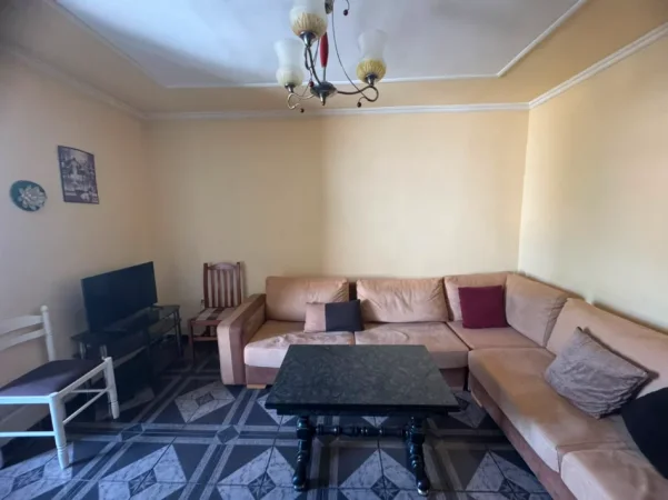 Tirane, jepet me qera apartament 1+1+Ballkon , 60 m² (Rruga e Dibrës, pranë Shkollës së Bashkuar)