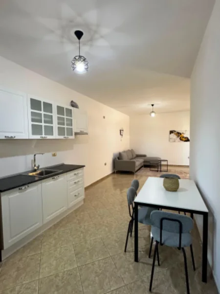 Tirane, jepet me qera apartament 1+1 Kati 2, 80 m² 400 € (Ali Dem prane Kryegjyshates)