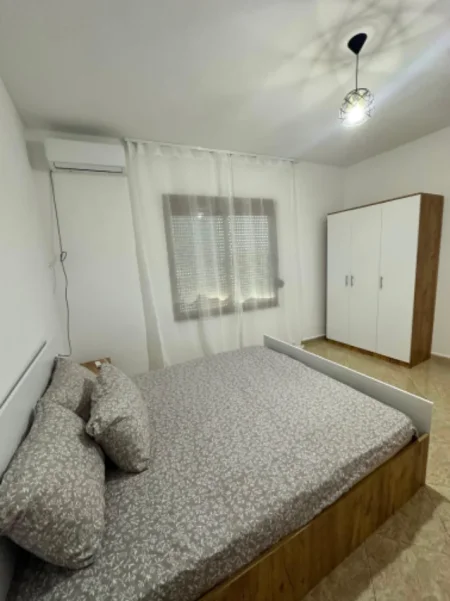 Tirane, jepet me qera apartament 1+1 Kati 2, 80 m² 400 € (Ali Dem prane Kryegjyshates)