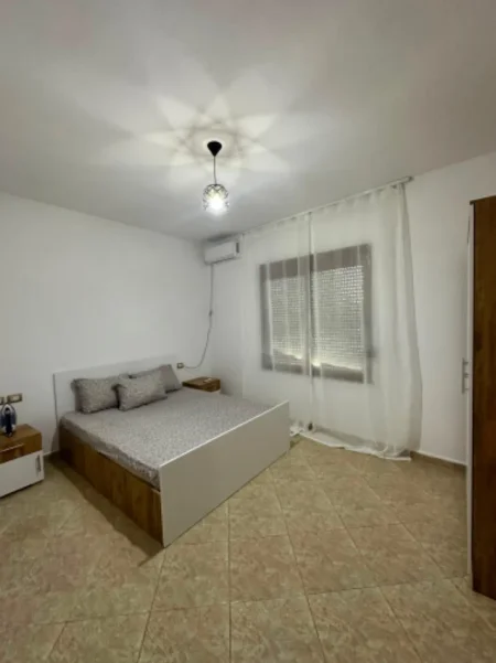 Tirane, jepet me qera apartament 1+1 Kati 2, 80 m² 400 € (Ali Dem prane Kryegjyshates)