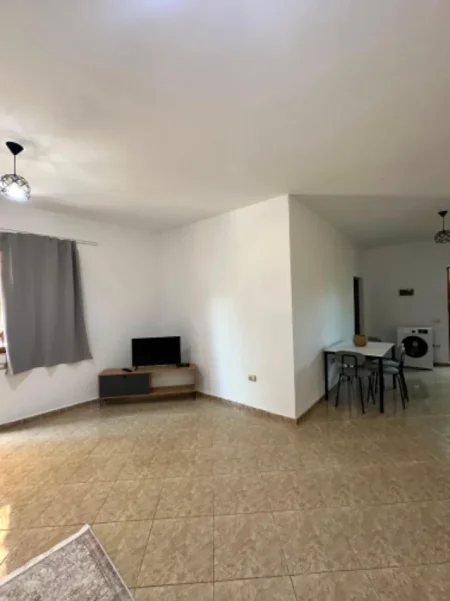 Tirane, jepet me qera apartament 1+1 Kati 2, 80 m² 400 € (Ali Dem prane Kryegjyshates)