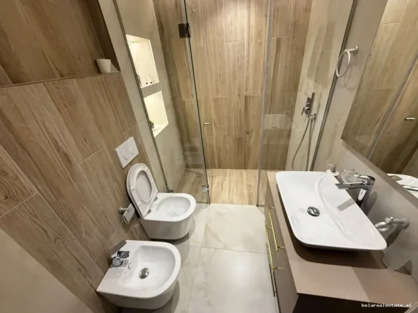 Tirane, jepet me qera apartament duplex 2+1 Kati 2, 110 m² 1.500 € (rruga Urani Pano)