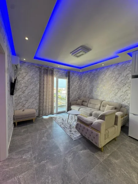 Tirane, jepet me qera apartament 1+1 Kati 8, 70 m² 500 € (Univers City)