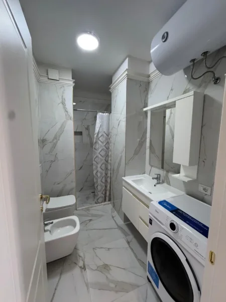 Tirane, jepet me qera apartament 1+1 Kati 8, 70 m² 500 € (Univers City)