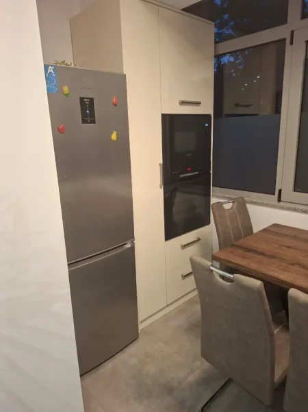 Tirane, jepet me qera apartament 1+1 Kati 1, 60 m² 750 € (Prane Bar Flutura)