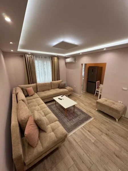Tirane, jepet me qera apartament 1+1 Kati 4, 60 m² 600 € (Rruga Kongresi i Lushnjes)