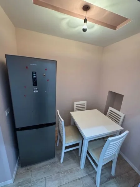 Tirane, jepet me qera apartament 1+1 Kati 4, 60 m² 600 € (Rruga Kongresi i Lushnjes)
