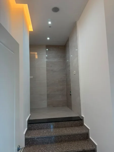 Tirane, shitet ambjent biznesi Kati 0, 47 m² 177.000 € (Astir)