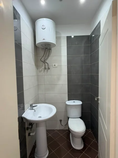 Tirane, shitet ambjent biznesi Kati 0, 47 m² 177.000 € (Astir)