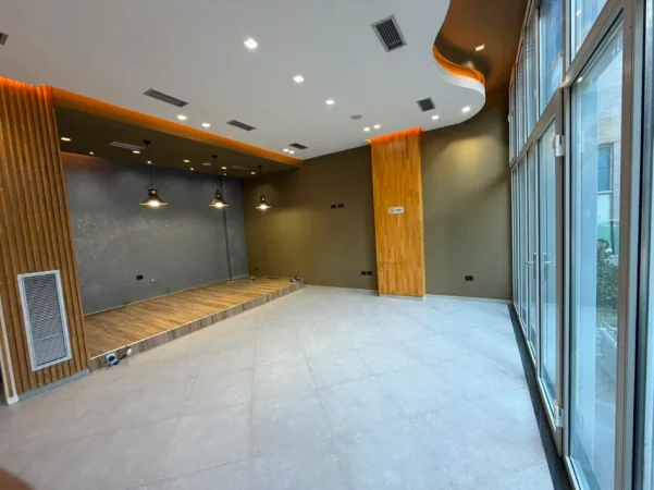 Tirane, shitet ambjent biznesi Kati 0, 47 m² 177.000 € (Astir)