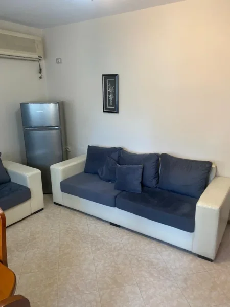 Tirane, jepet me qera apartament 1+1 Kati 2, 60 m² 400 € (Rruga Ramë Sadria)