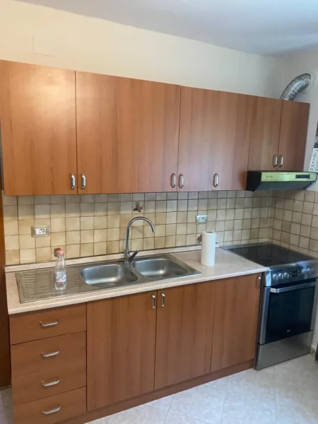 Tirane, jepet me qera apartament 1+1 Kati 2, 60 m² 400 € (Rruga Ramë Sadria)