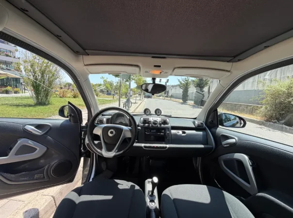 Tirane, shitet makine Smart Benzin, gri e erret automatik 200.000 km 3.800 €