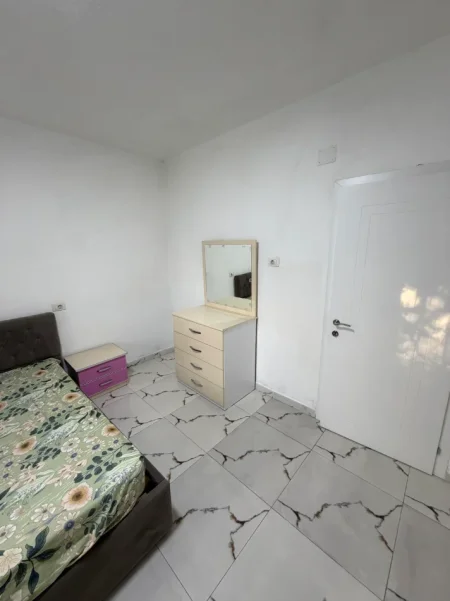 Tirane, jepet me qera apartament+verande  1+1 Kati 0, 30.000 leke i diskutueshem (Rruga Dino Kalenja , Paskuqan 2)