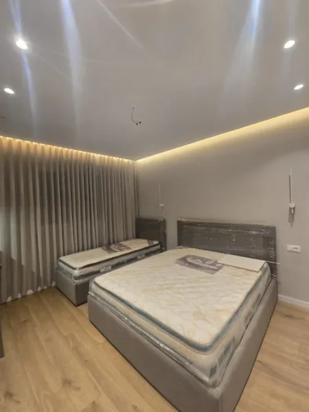 Tirane, jepet me qera garsonier Studio Kati 4, 25 m² 400 € (Rruga Hoxha Tahsim, Perballe Me Oslo Brryli)