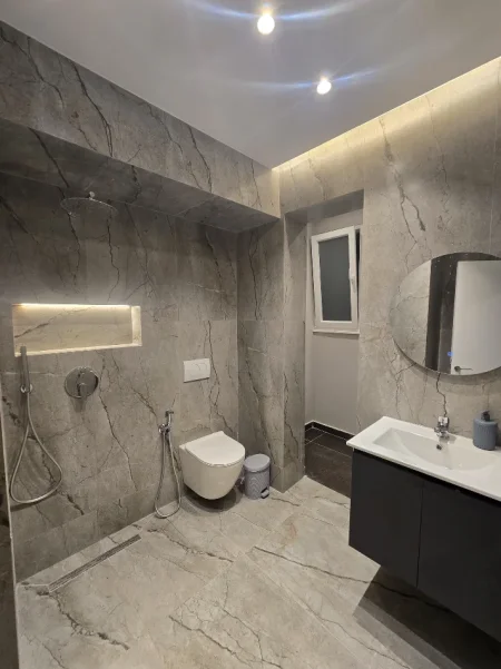 Tirane, jepet me qera garsonier Studio Kati 4, 25 m² 400 € (Rruga Hoxha Tahsim, Perballe Me Oslo Brryli)