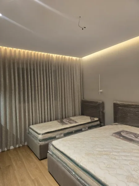 Tirane, jepet me qera garsonier Studio Kati 4, 25 m² 400 € (Rruga Hoxha Tahsim, Perballe Me Oslo Brryli)