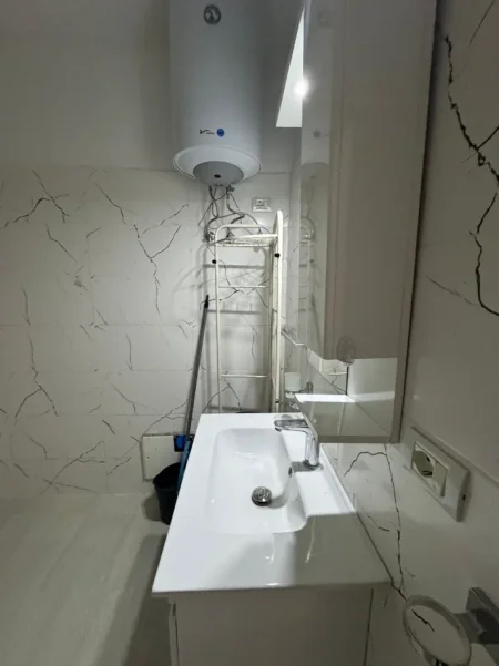 Tirane, jepet me qera garsonier , 40 m² 490 € (Ish Ekspozita)