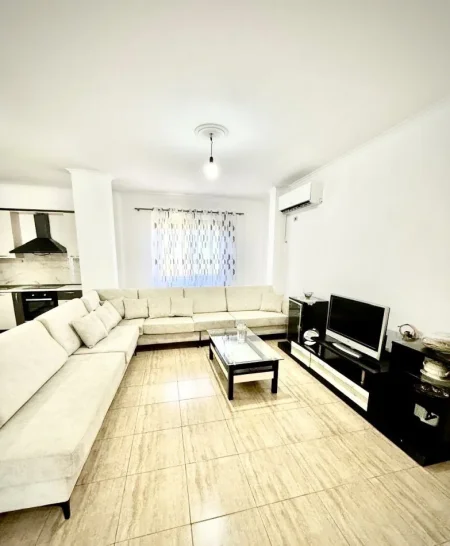 Durres, jepet me qera apartament 3+1 Kati 1, 250 m² 600 € (Autostrada Tiranë–Durrës)