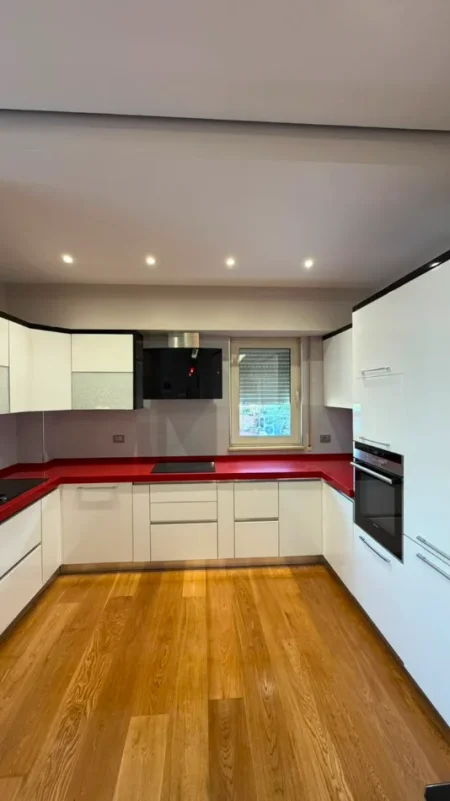 Tirane, shitet apartament 2+1 Kati 4, 96 m² 260.000 € (Liqeni i Thatë)