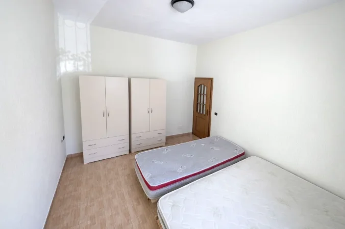 Tirane, jepet me qera apartament 1+1 Kati 0, 50 m² 30.000 € (Rruga Pjeter Budi 100 metra siper Big Market - Qyteti Studenti)