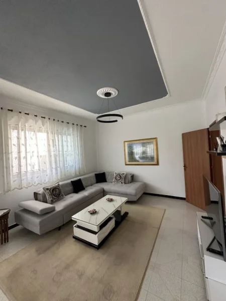 Tirane, jepet me qera apartament 2+1 Kati 2, 120 m² 600 € (Qytet Studenti)