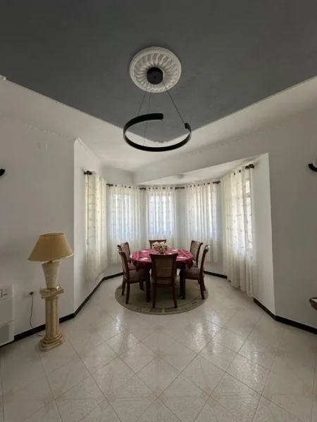 Tirane, jepet me qera apartament 2+1 Kati 2, 120 m² 600 € (Qytet Studenti)