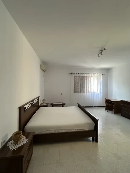 Tirane, jepet me qera apartament 2+1 Kati 2, 120 m² 600 € (Qytet Studenti)