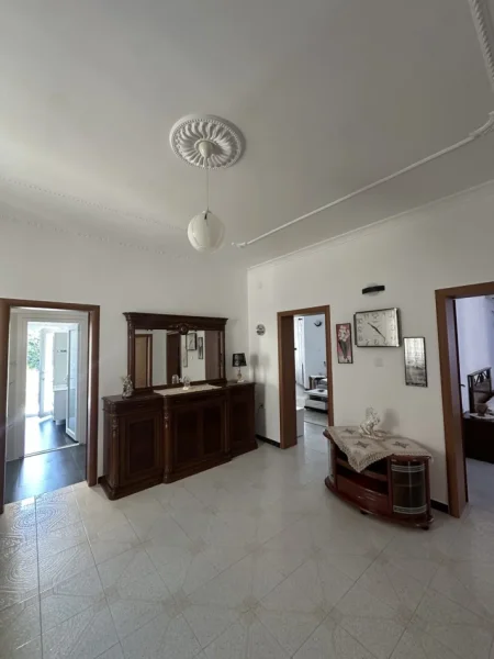 Tirane, jepet me qera apartament 2+1 Kati 2, 120 m² 600 € (Qytet Studenti)