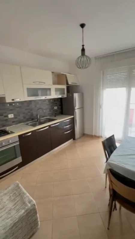 Tirane, jepet me qera apartament 2+1 Kati 6, 100 m² 700 € (Ambasada Amerikane ,Rruga e Elbasanit)
