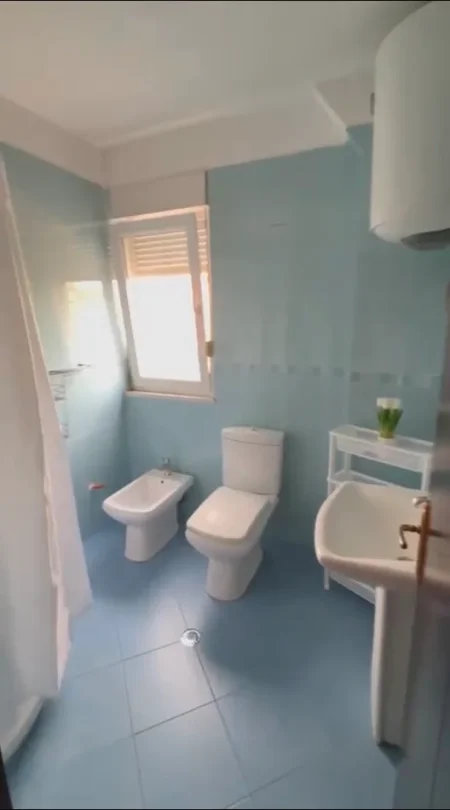 Tirane, jepet me qera apartament 2+1 Kati 6, 100 m² 700 € (Ambasada Amerikane ,Rruga e Elbasanit)