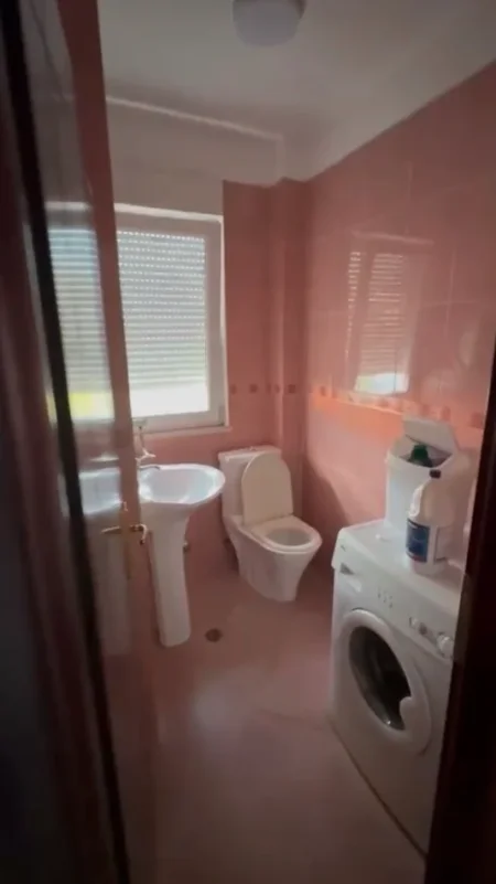 Tirane, jepet me qera apartament 2+1 Kati 6, 100 m² 700 € (Ambasada Amerikane ,Rruga e Elbasanit)