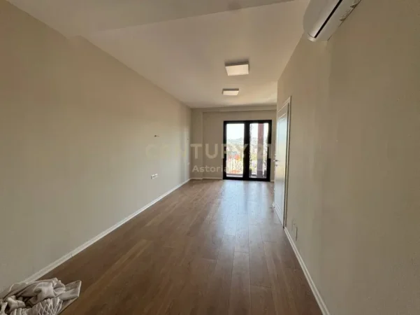 Tirane, jepet me qera zyre Kati 17, 160 m² 2.500 € (rruga e kavajes)