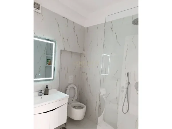 Tirane, jepet me qera apartament 1+1 Kati 5, 40 m² 500 € (xhamia e tabakeve)