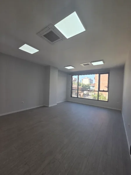 Tirane, jepet me qera apartament Kati 2, 104 m² 500000 leke (Hoxha Tasim)